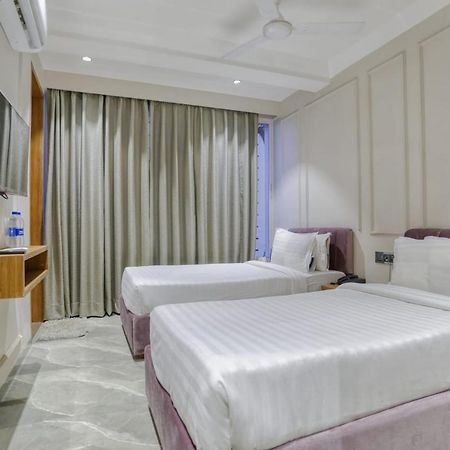 Hotel Pavilion Indore Buitenkant foto