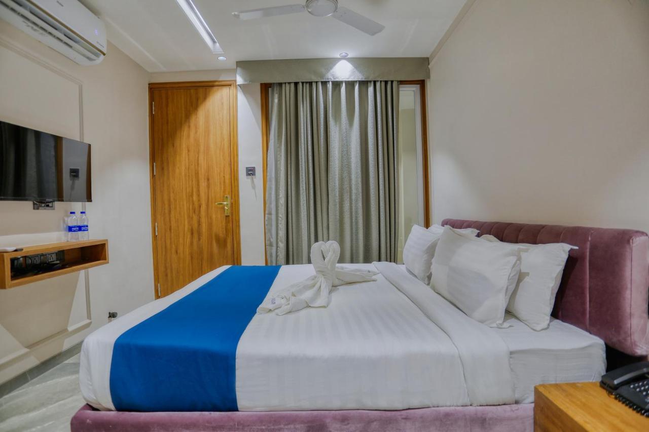 Hotel Pavilion Indore Buitenkant foto